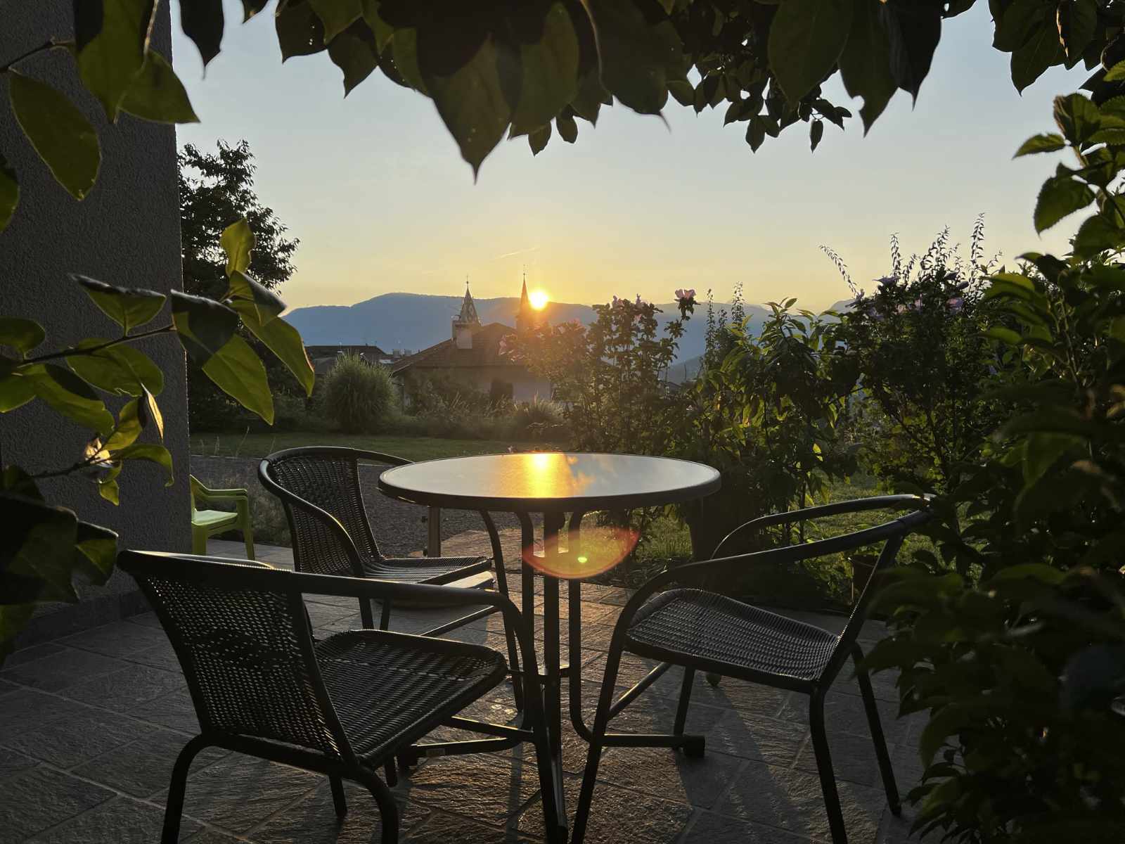 Apartment Kaki Terrasse bei Sonnenaufgang